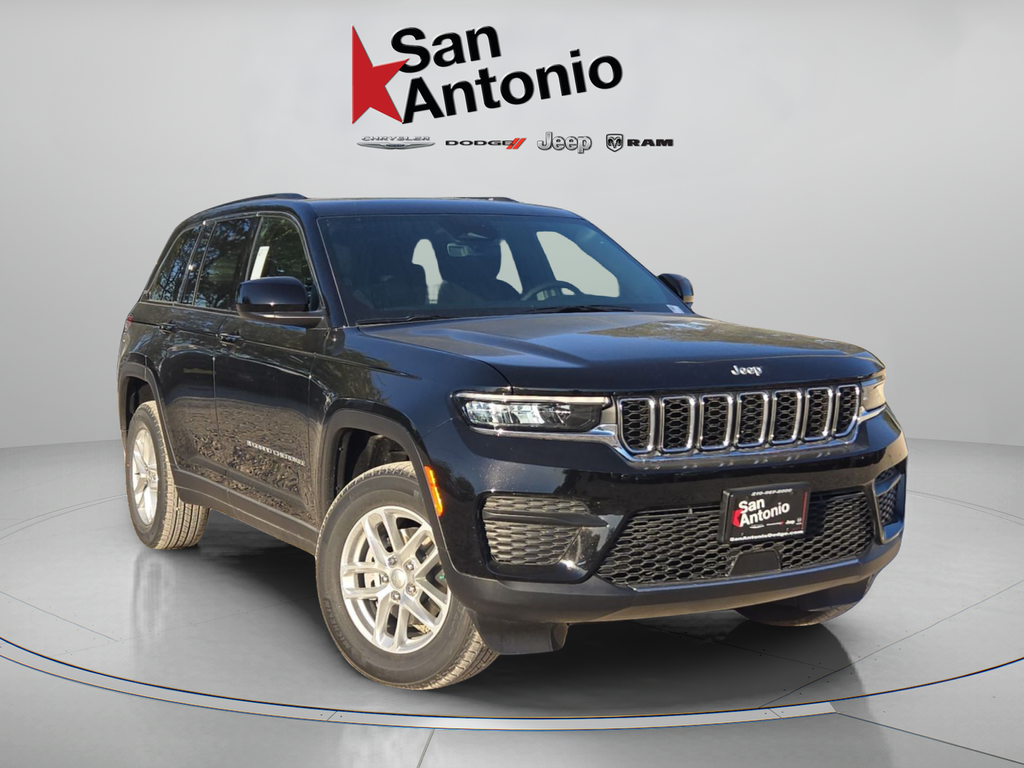 New 2025 Diamond Black Crystal Pearl-Coat Exterior Paint Jeep Laredo X image 1