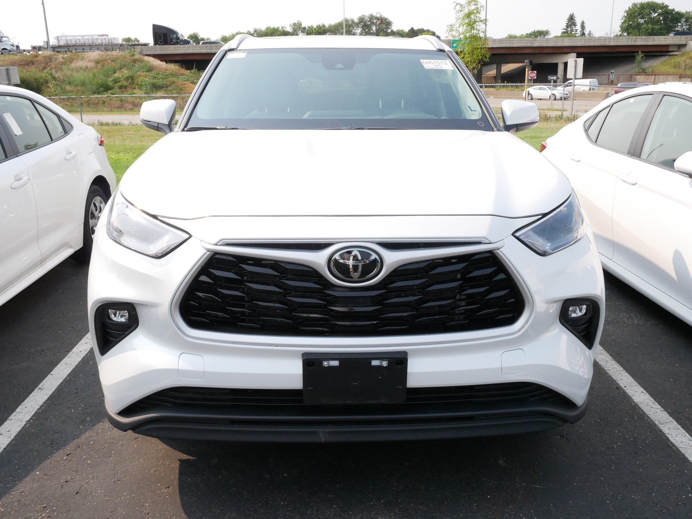 Used 2026 Toyota Highlander XLE with VIN 5TDKDRBH3TS609539 for sale in Brooklyn Center, Minnesota