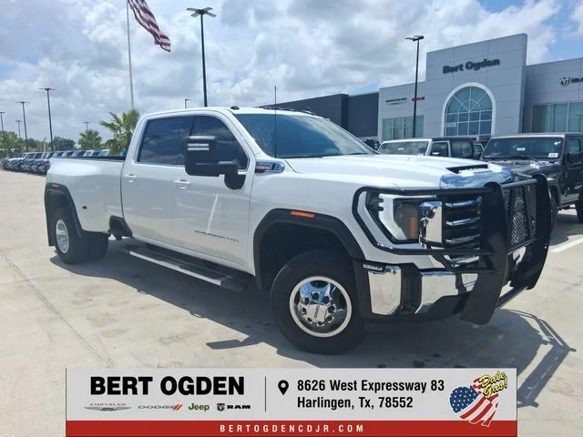 Used 2025 White GMC SLE image 1
