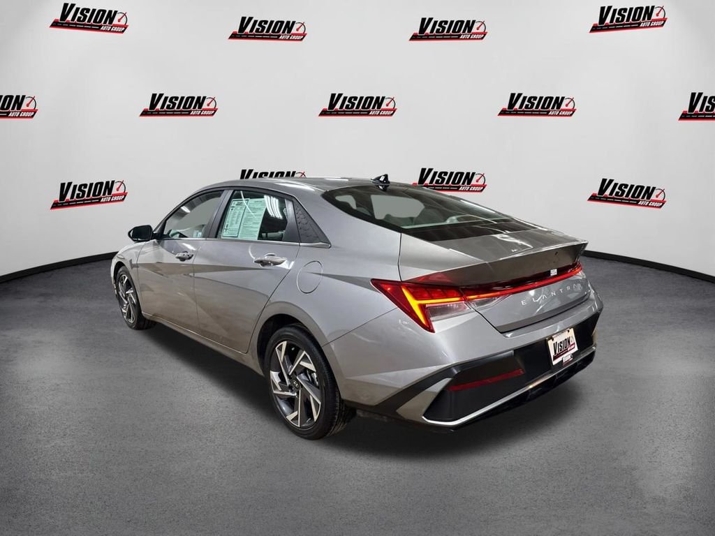 2025 Hyundai Elantra SEL - Photo 7