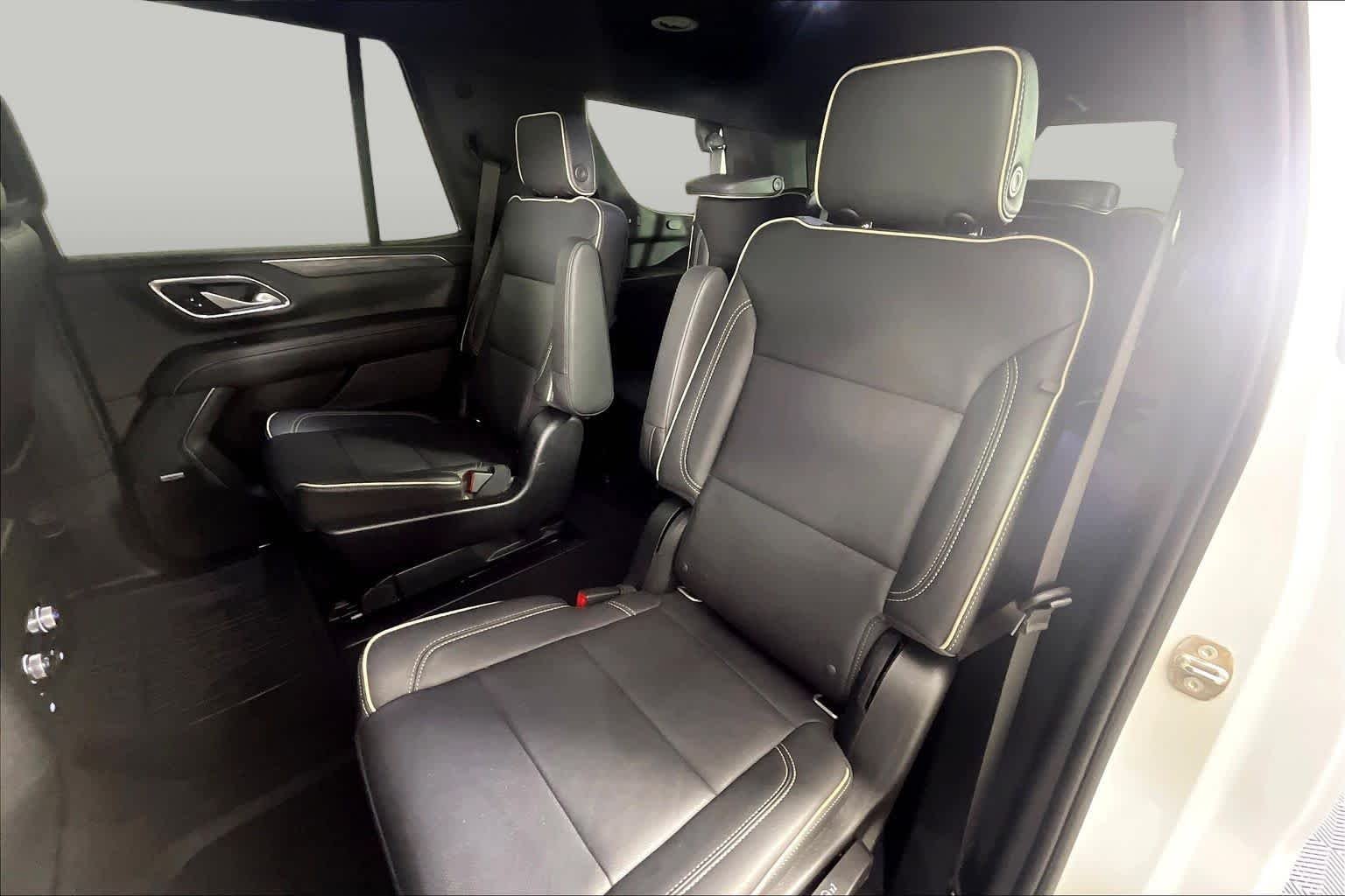 Used 2022 White Frost Tricoat GMC SLT image 19