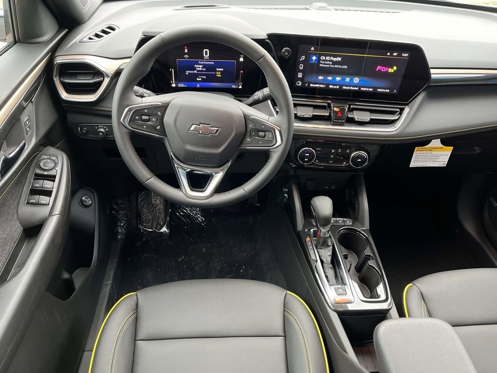 Used 2025 Iridescent Pearl Tricoat Chevrolet ACTIV image 11