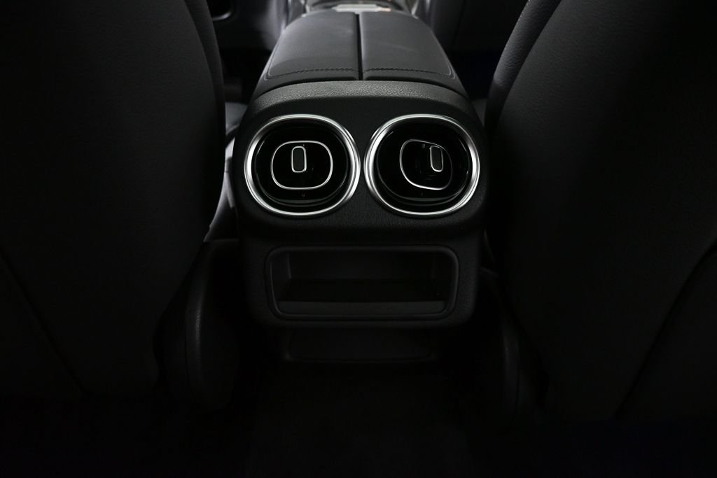 New 2026 Black Mercedes-Benz GLC 300 image 17