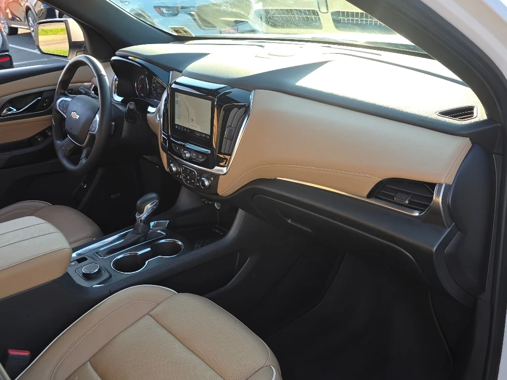 Used 2023 Iridescent Pearl Tricoat Chevrolet Premier image 21