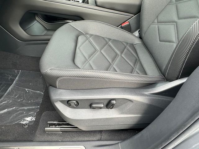 New 2026 Silver Mist Metallic Volkswagen 2.0T SE w/Technology image 26