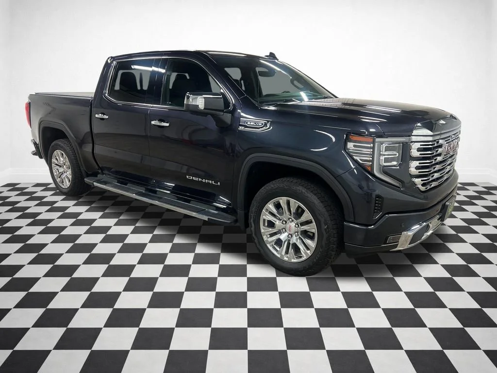2022 GMC Sierra 4WD Crew Cab Short Box Denali's photo