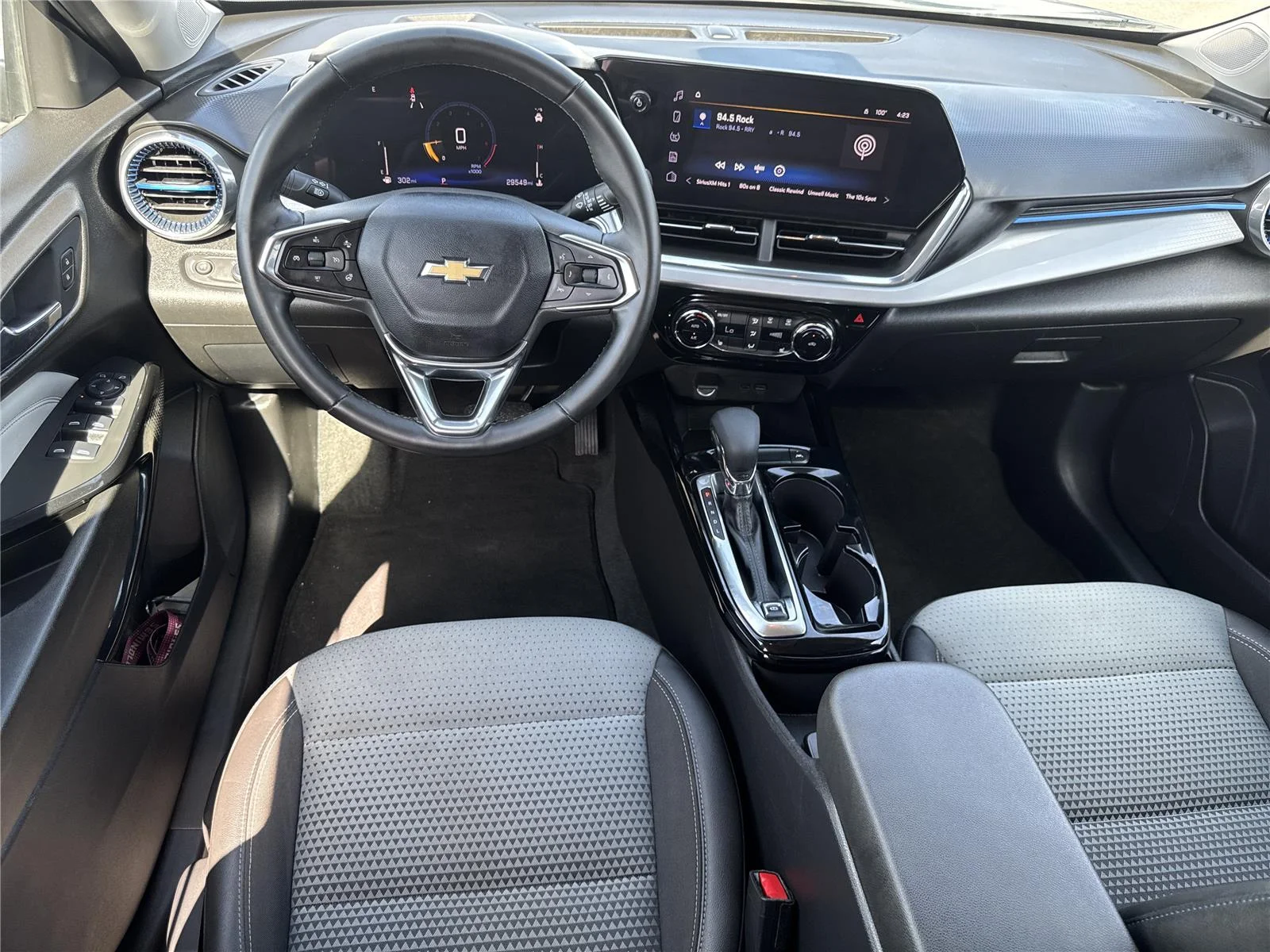 Used 2025 Cypress Gray Chevrolet LT image 14