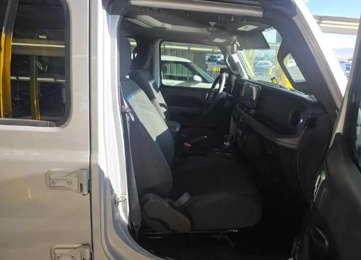 Used 2024 Silver Zynith Clearcoat Jeep Rubicon image 10