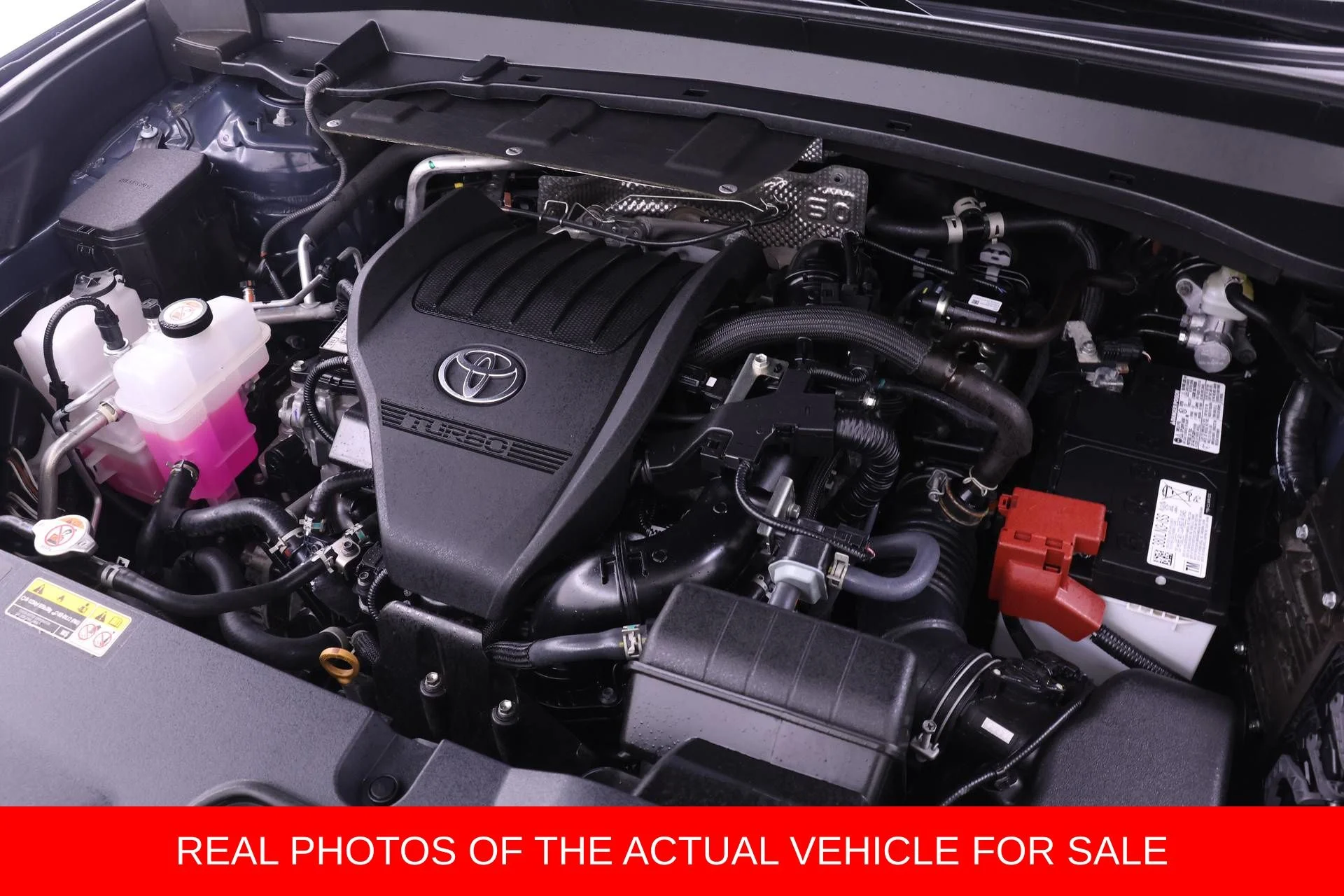 Used 2025 White Toyota XLE image 17