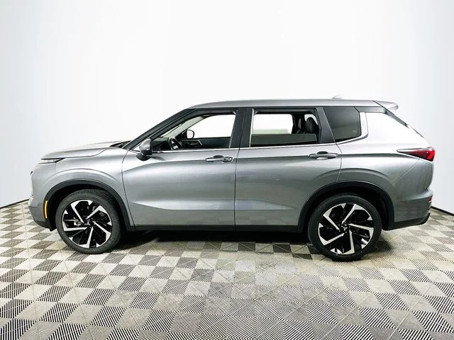 Certified Pre-Owned 2024 Mitsubishi Outlander SE
