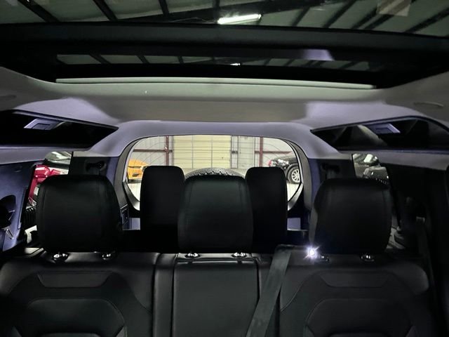 Used 2020 White Land Rover SE image 20