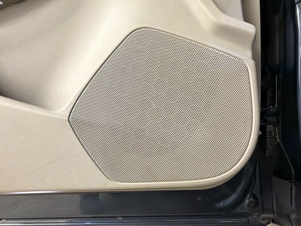 Used 2019 Gray Cadillac Premium Luxury image 30