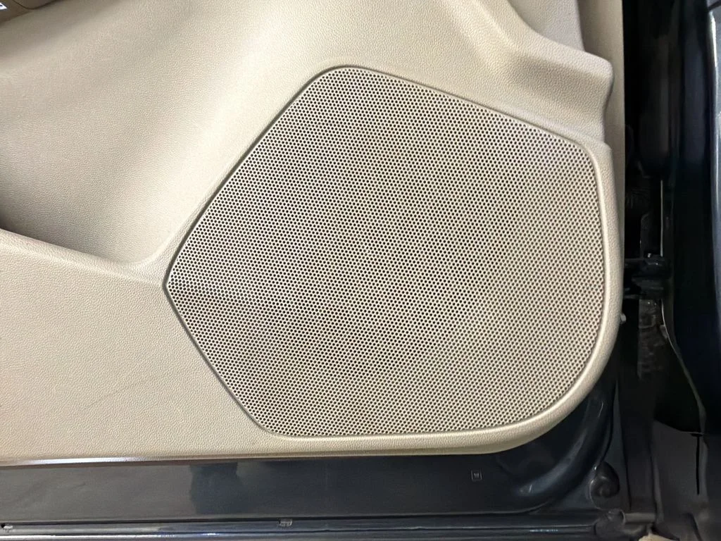 Used 2019 Gray Cadillac Premium Luxury image 30
