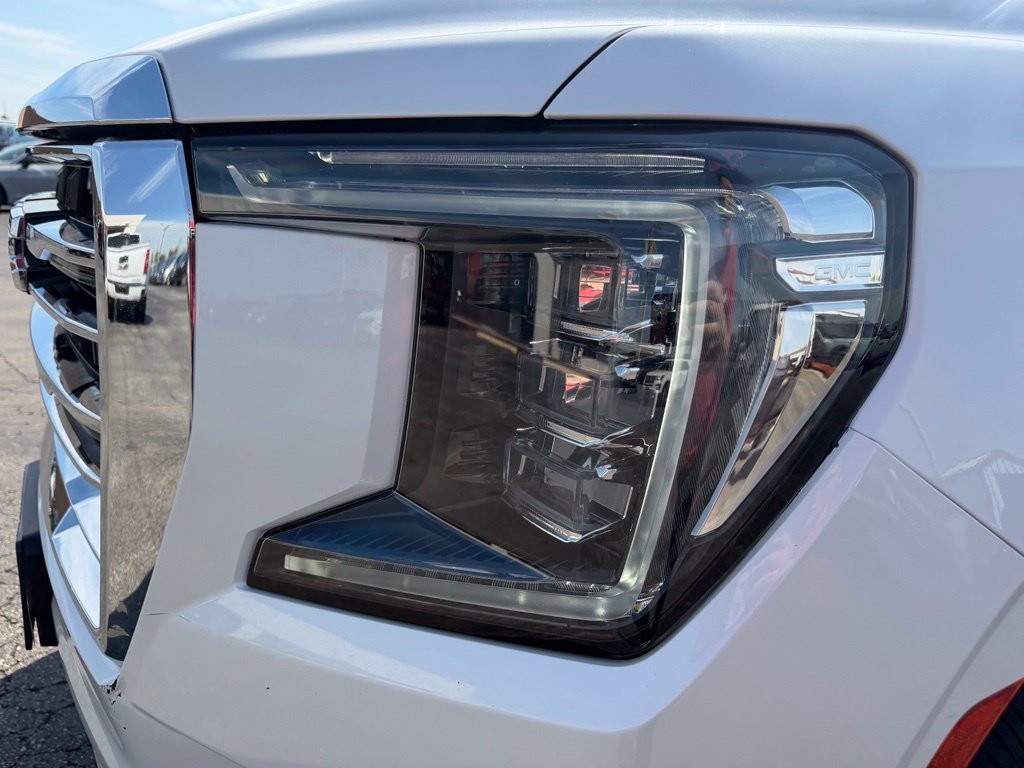 Used 2022 WHITE FROST TRICOAT GMC SLT image 11
