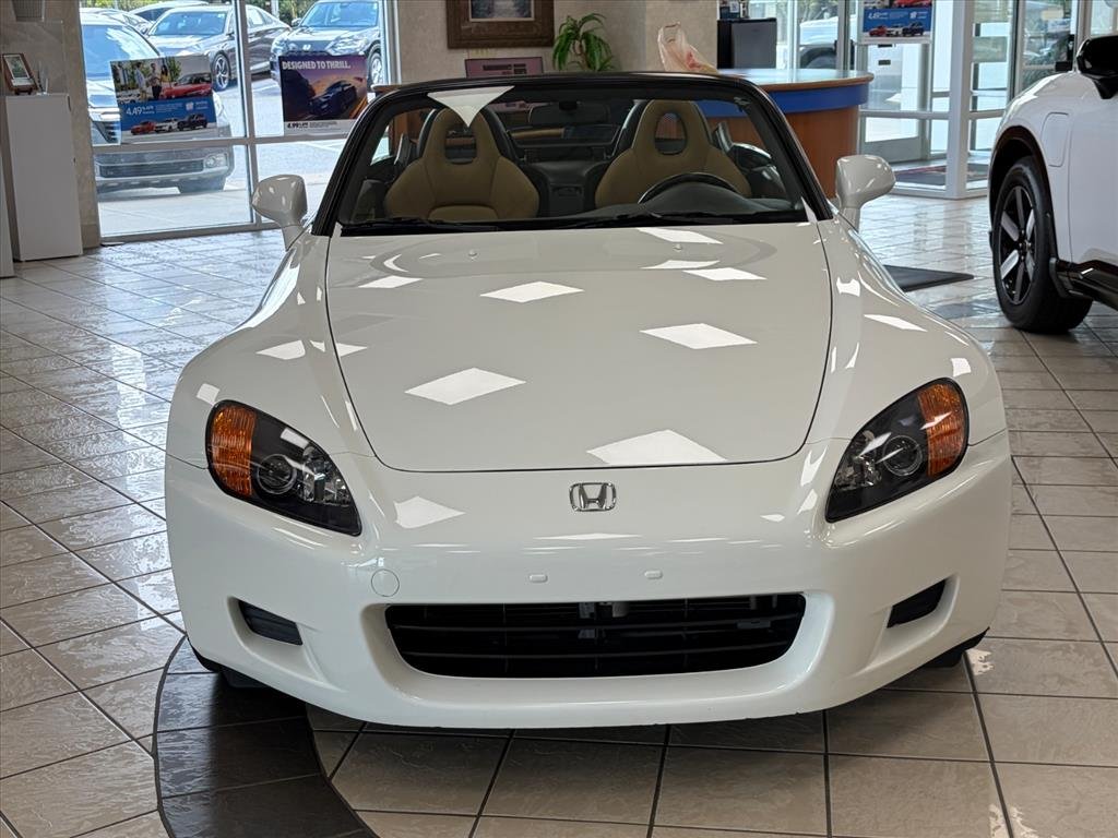 Used 2003 Grand Prix White Honda Base image 3