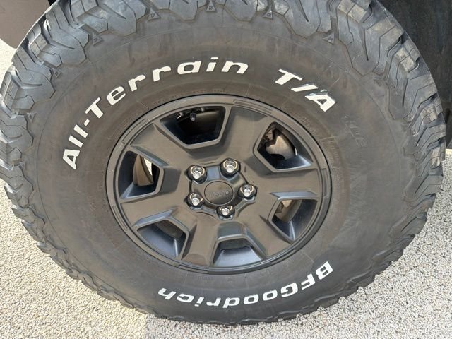 Used 2021 White Jeep Mojave image 6