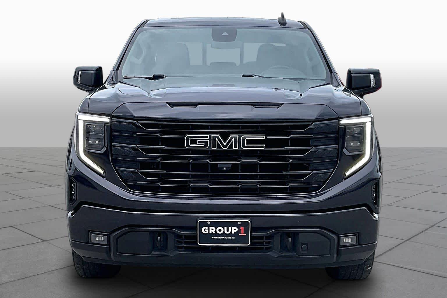 Used 2022 Titanium Rush Metallic GMC Elevation image 4
