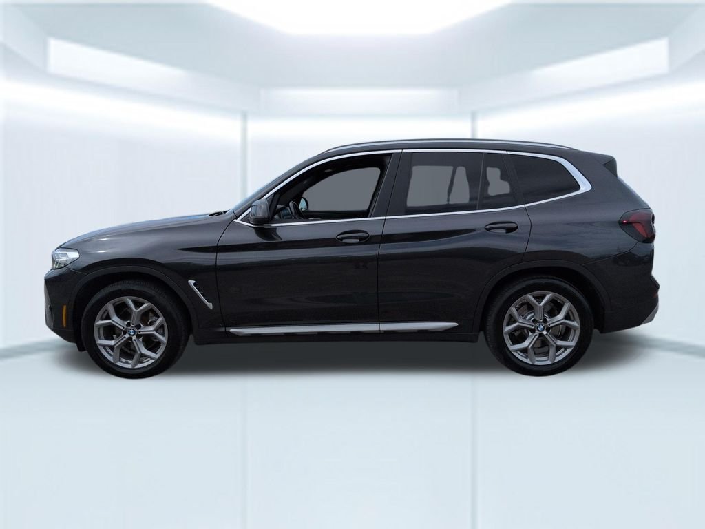 Used 2024 Gray BMW xDrive30i image 2