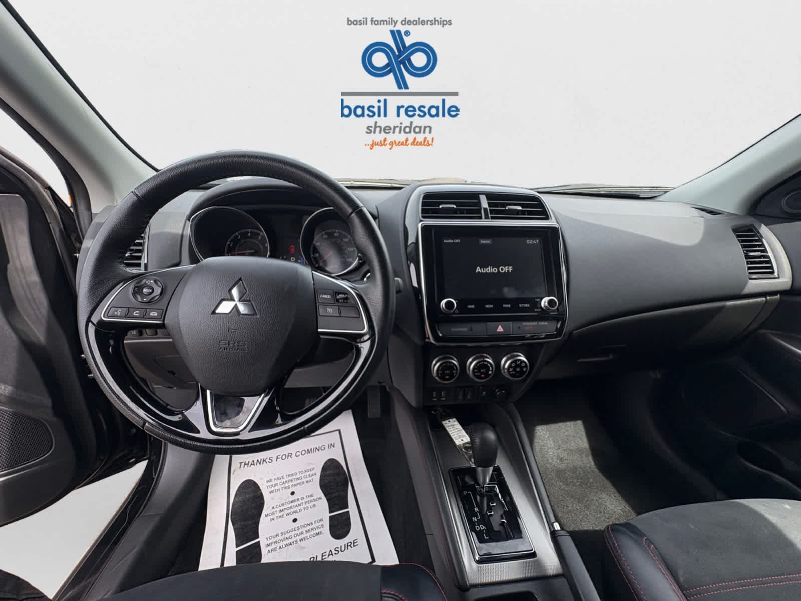 Used 2025 Labrador Black Pearl Mitsubishi SE image 13