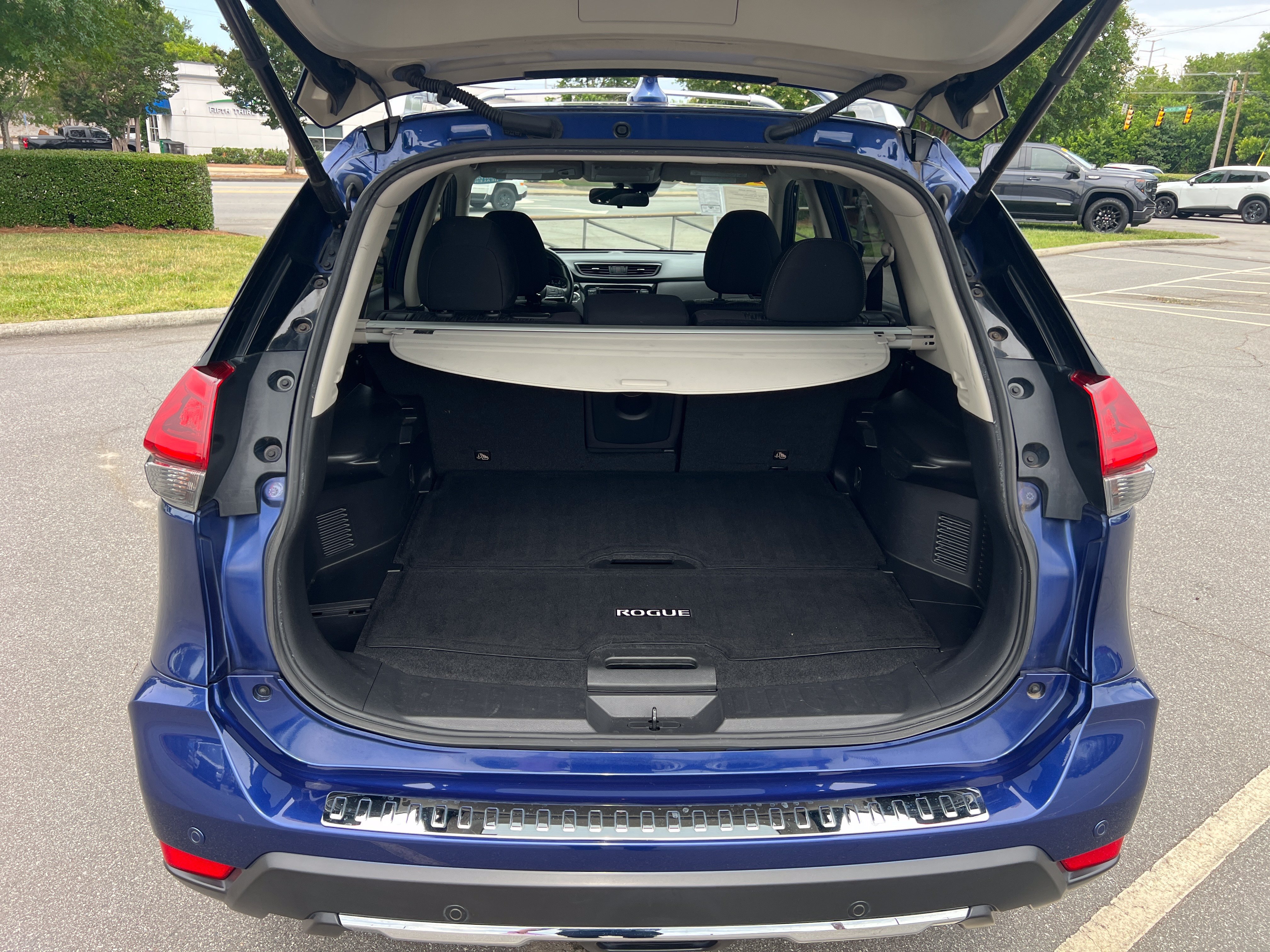 Used 2019 Caspian Blue Metallic Nissan SV image 15