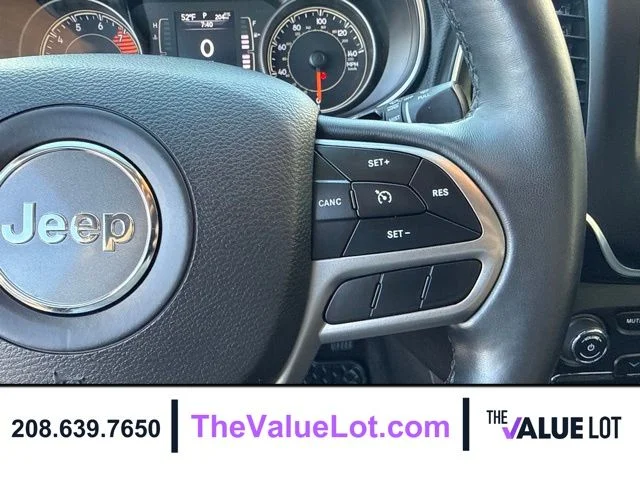Used 2019 Silver Jeep Latitude Plus image 24