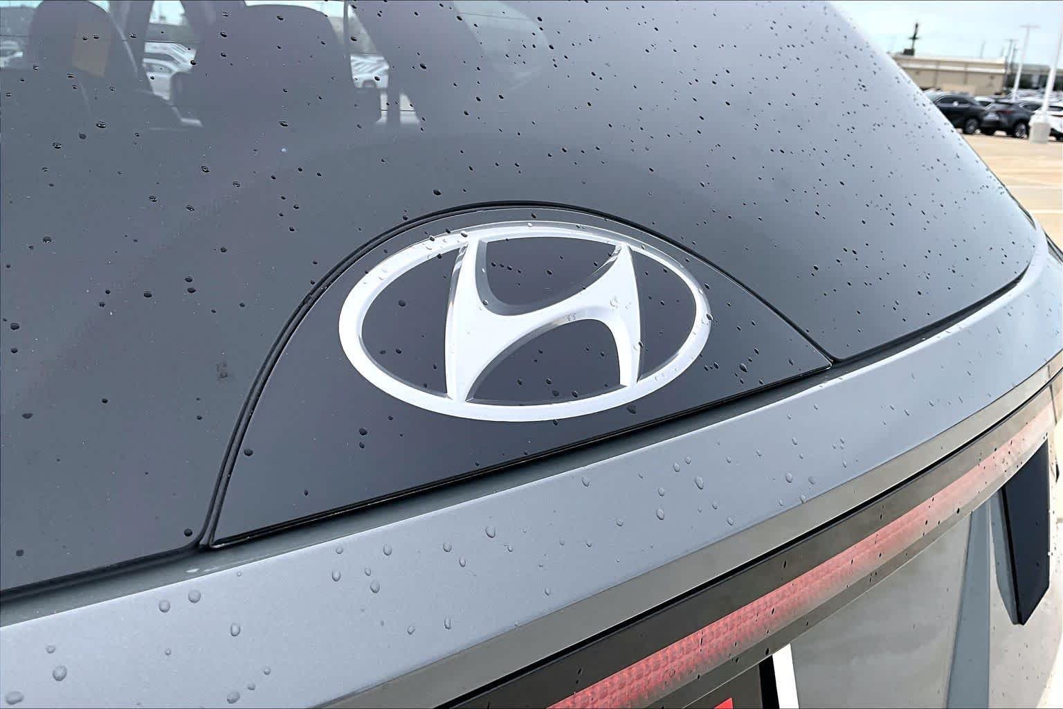 Used 2024 Hampton Gray Hyundai SEL image 31