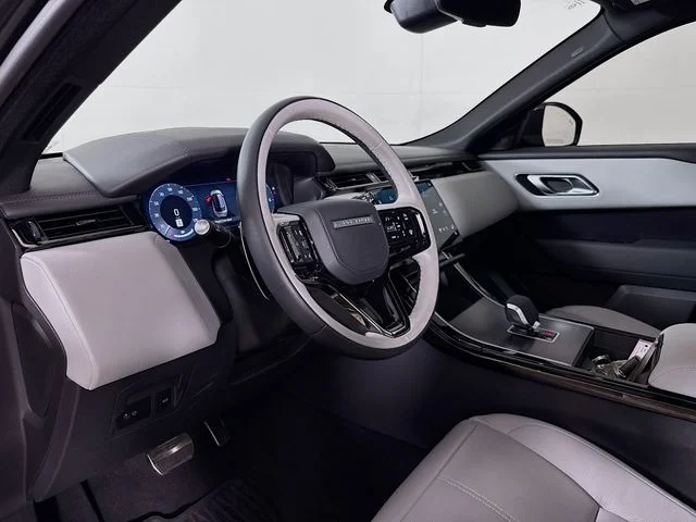 Used 2026 Santorini Black Metallic Land Rover Dynamic SE image 9