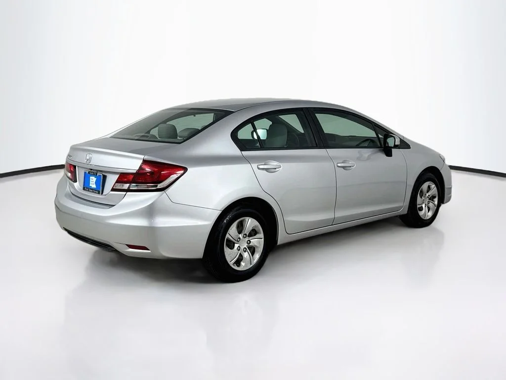 Used 2014 Alabaster Silver Metallic Honda LX image 7