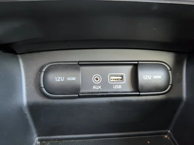 Used 2017 Titanium Silver Kia L image 17