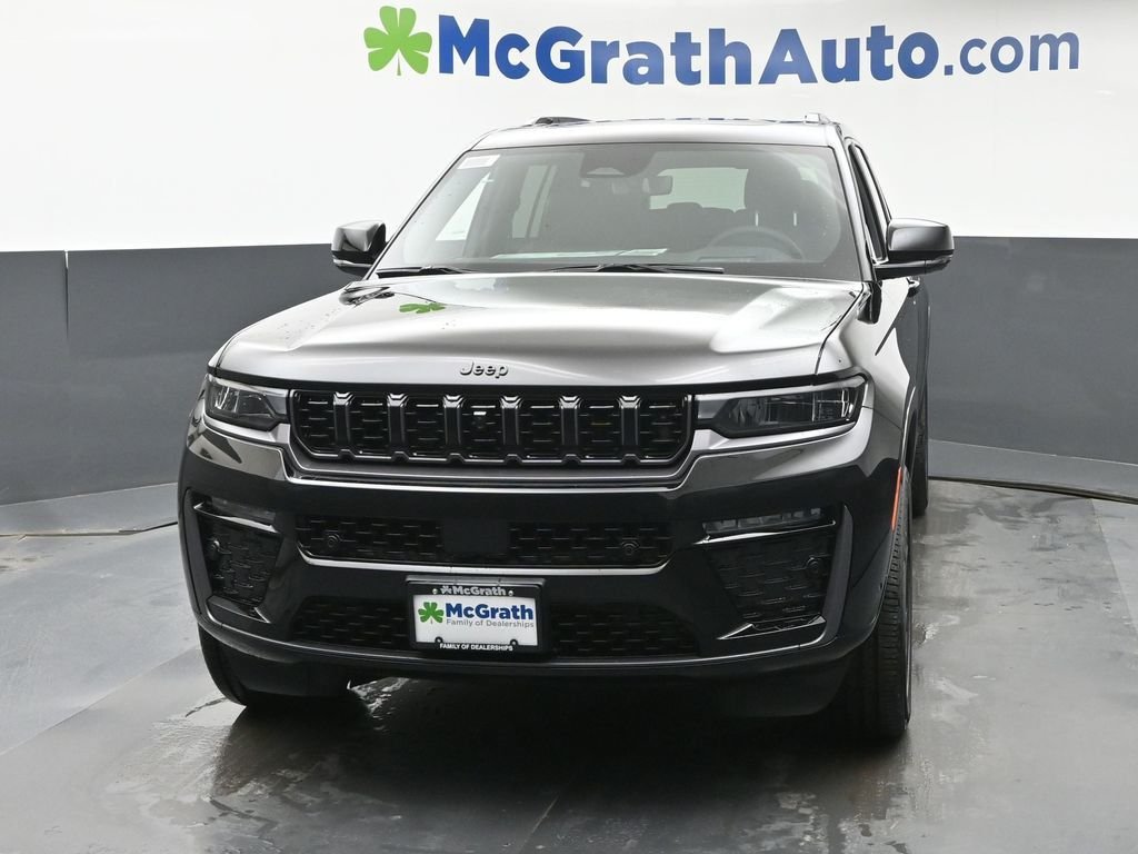 New 2026 Diamond Black Crystal Pearl-Coat Exterior Paint Jeep Limited image 6