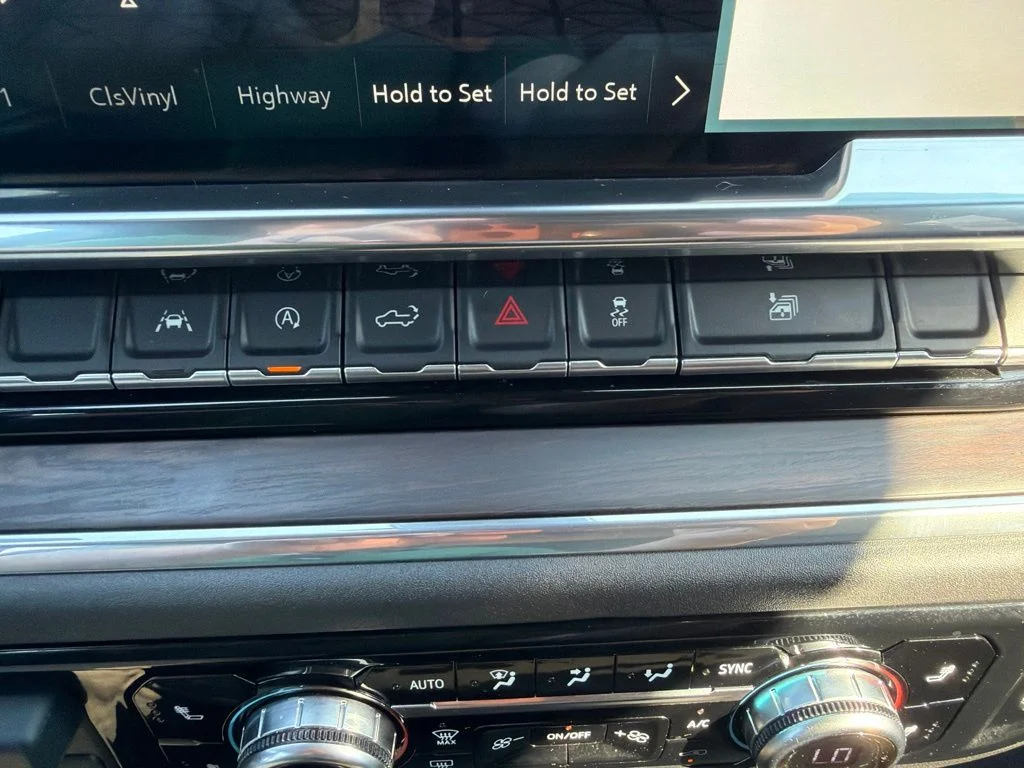 Used 2025 White GMC SLT image 26
