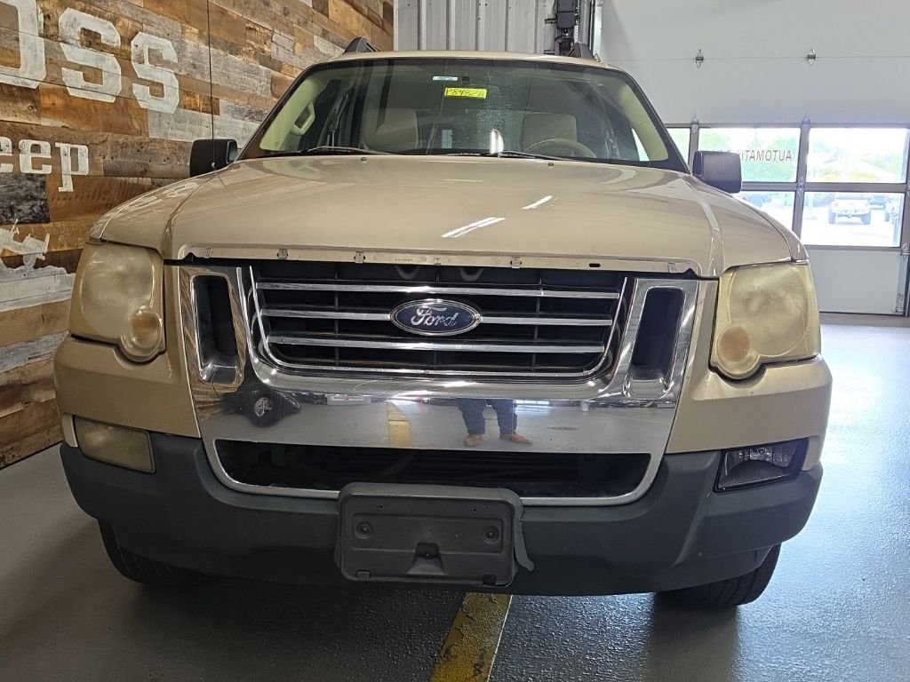 Used 2007 Pueblo Gold Clearcoat Metallic Ford XLT image 4