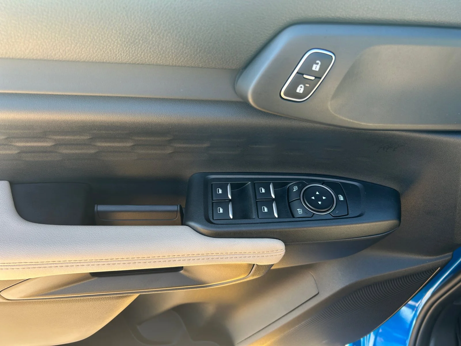 New 2026 Velocity Blue Metallic Ford XLT image 17