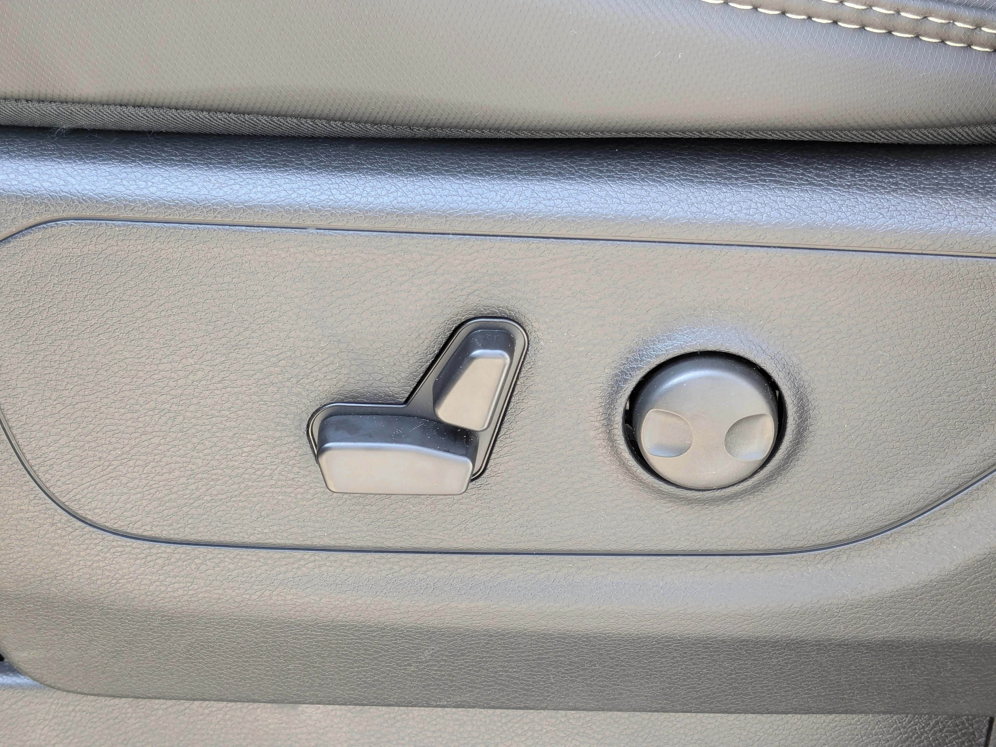 New 2026 White RAM Sport - 3.92 Rear Axle Ratio - Anti Spin Rear Diff - Sport Hood - Panoramic Sunroof & Tons More! image 14