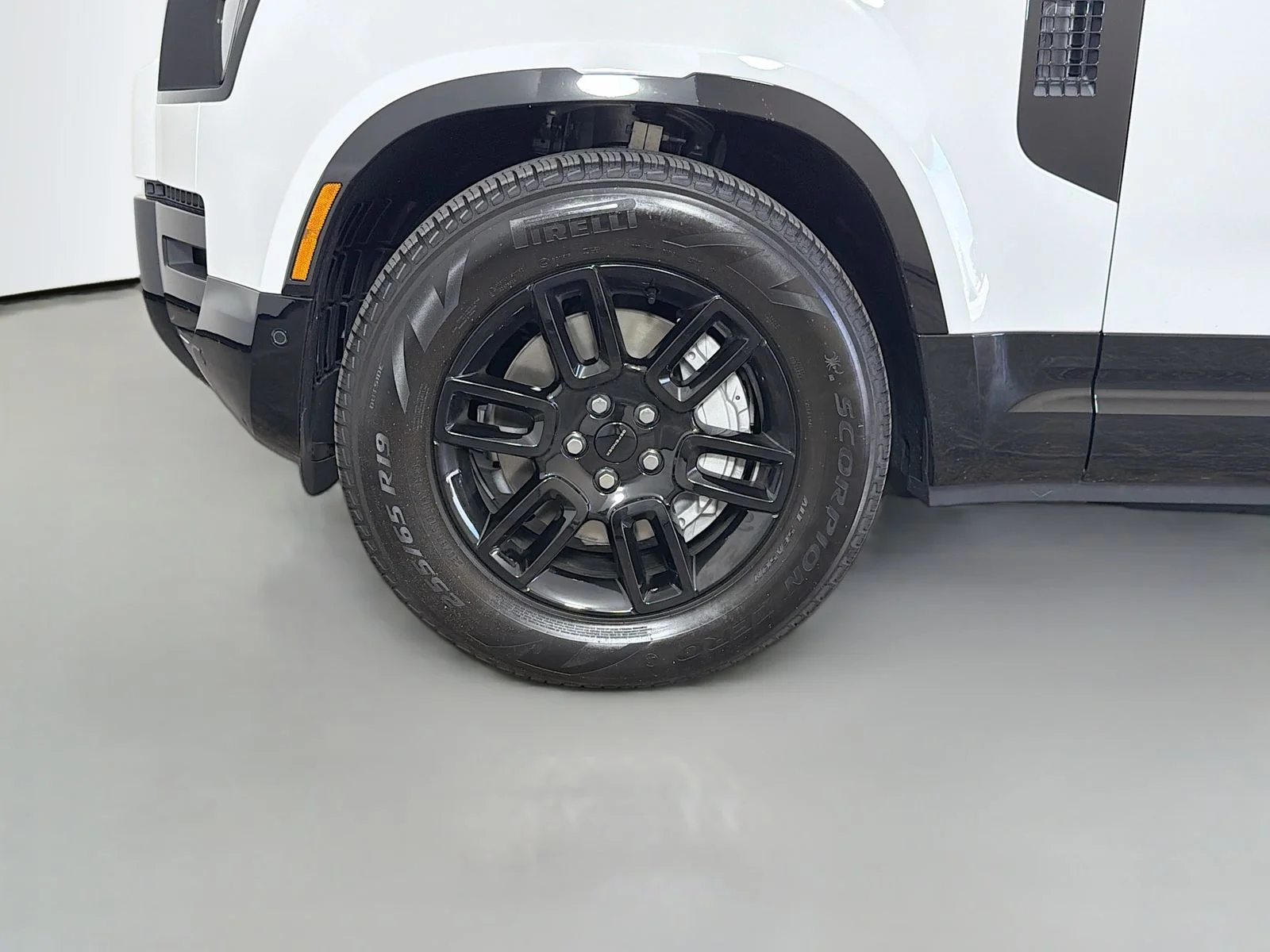 Used 2026 Fuji White Land Rover X-Dynamic SE image 36