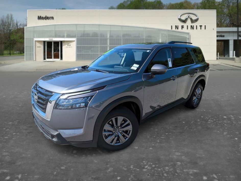 2025 Nissan Pathfinder SV 4WD's photo