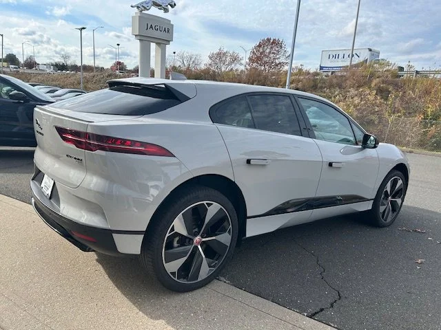 Used 2022 Borasco Gray Metallic Jaguar HSE image 7