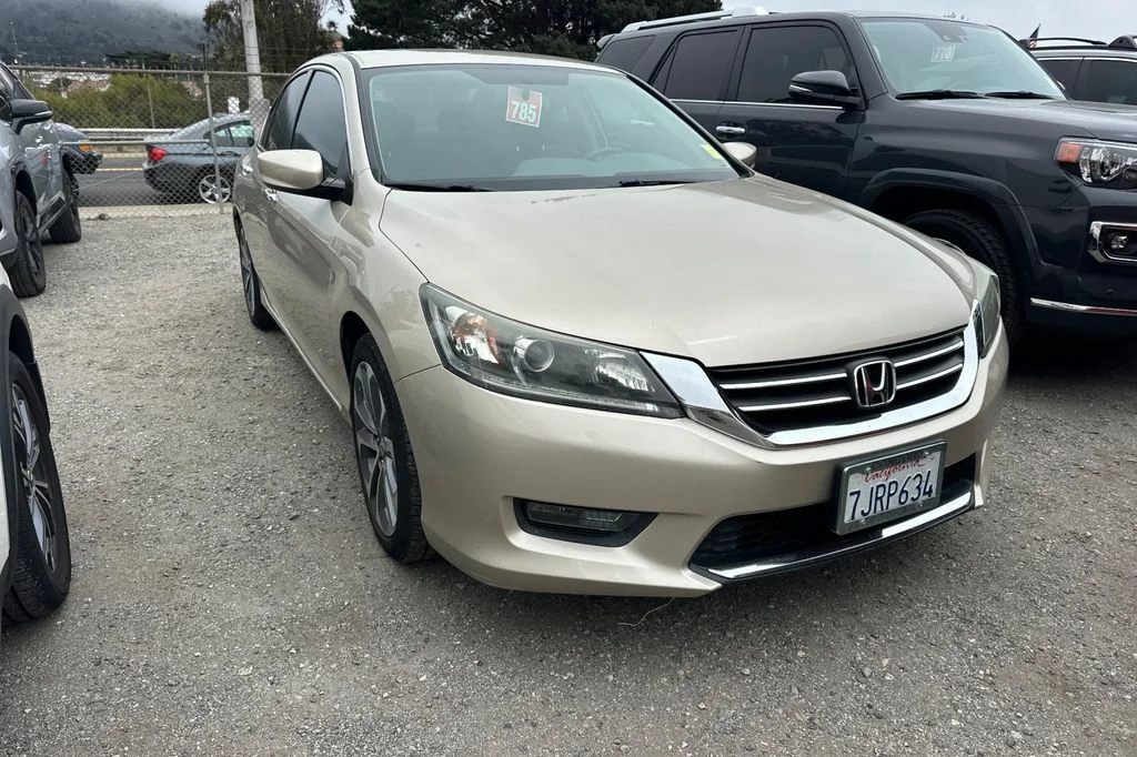 Used 2015  Honda Sport image 2
