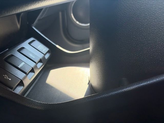 Used 2018 White Honda EX image 29