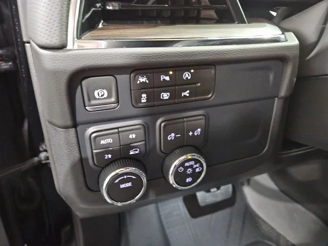 2025 Chevrolet Tahoe Premier - Photo 23