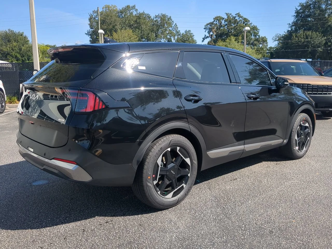 New 2027 Fusion Black Kia S image 8