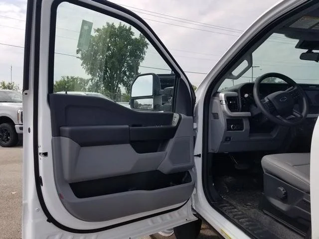 New 2026 Oxford White Ford F-550® XL image 41