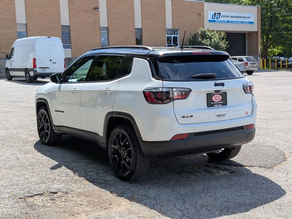 Used 2023 White Jeep Latitude image 7