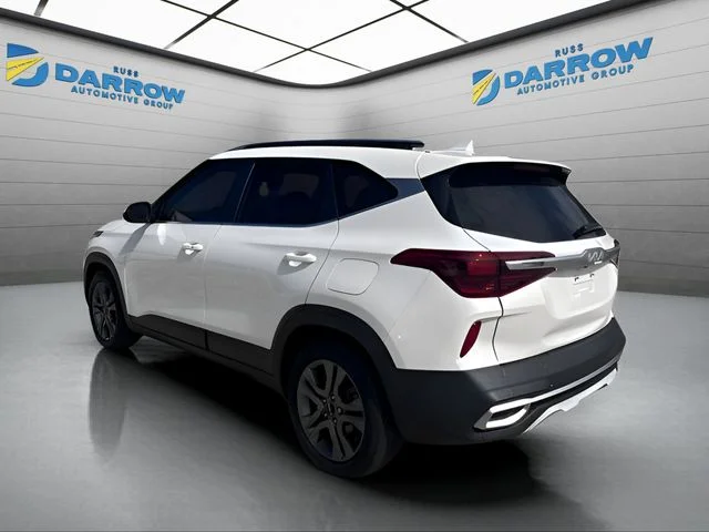 Used 2022 White Kia S image 3