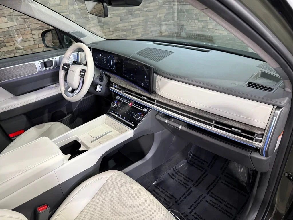 Used 2026 Green Hyundai Limited image 31