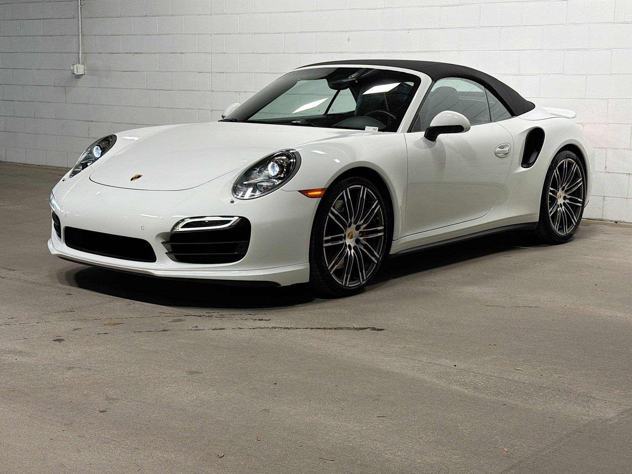 2016 Porsche 911 Turbo Cabriolet's photo