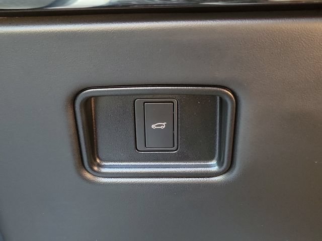 Used 2024 Blue Land Rover Dynamic SE image 22