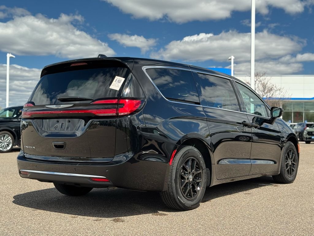 2024 Chrysler Pacifica Touring L - Photo 24