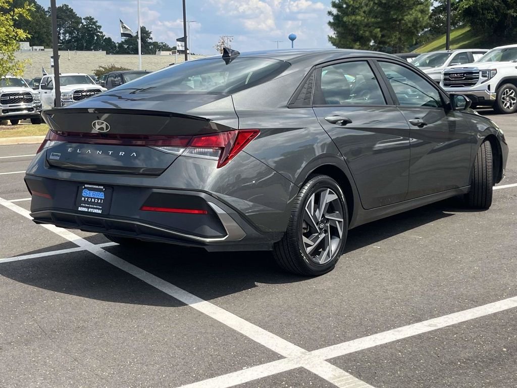 Used 2025 Gray Hyundai SEL Sport image 3