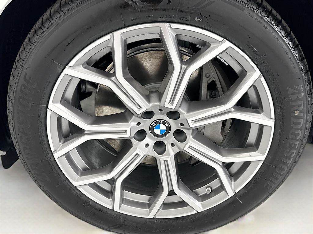 New 2027 Alpine White BMW xDrive40i image 29